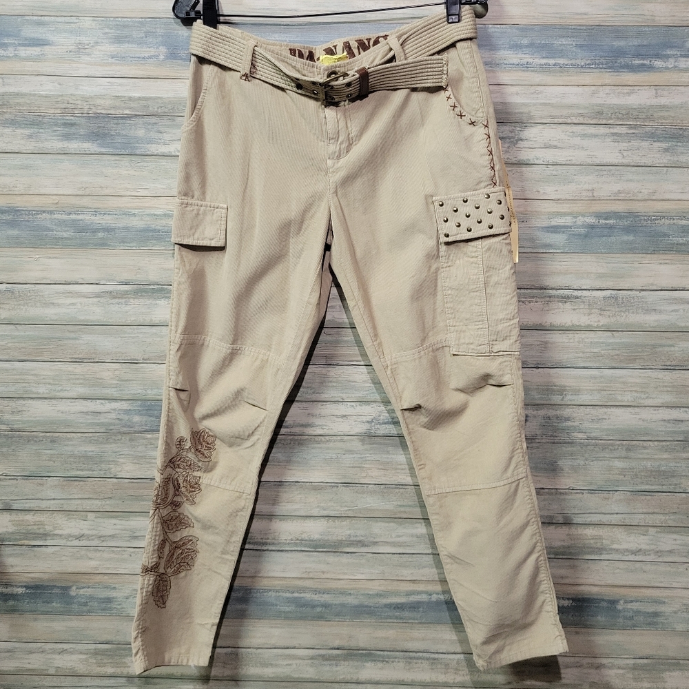 DA-NANG CORDUROY FLORAL EMBROIDERED PANTS